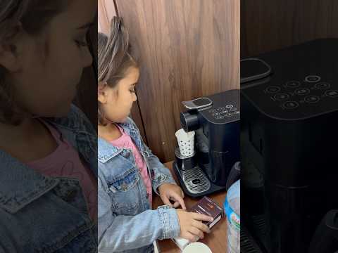 Büyümüşte babasına sabah kahvesi yapıyor #keşfetedüş #keşfetteyiz #aboneol #shorts