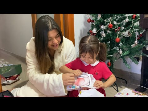 ABRIENDO MIS REGALOS DE PAPA NOEL / Annie Vega