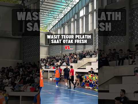 Wasit budrek saat tegur pelatih! 😆