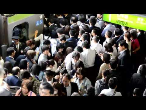JAPAN - TOKYO : Subway during rush hour !!