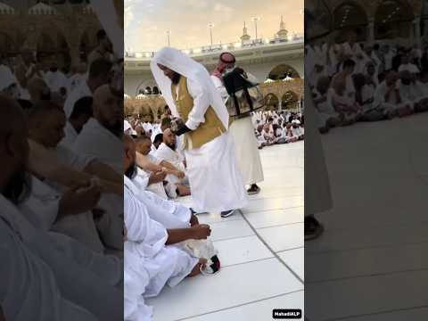 কাবার প্রথম কাতারে হাদিয়া দেয়ার অসাধারণ দৃশ্য 😱