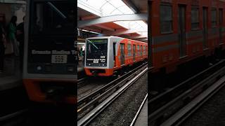 Metro CDMX - CONCARRIL NM-73 Tren FRANKY entrando a la estación La Raza de la Línea 5