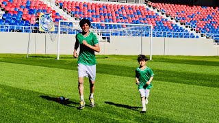من انت عدك لعبه ويجي لاعب بدون حذاء وينزل بمكانك