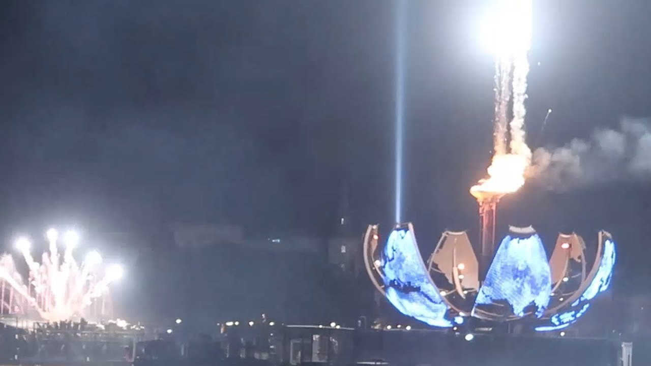 A Few Of My Favorite Things To Do At Disney's Epcot & The Final IllumiNations Fireworks Show! The Tim Tracker