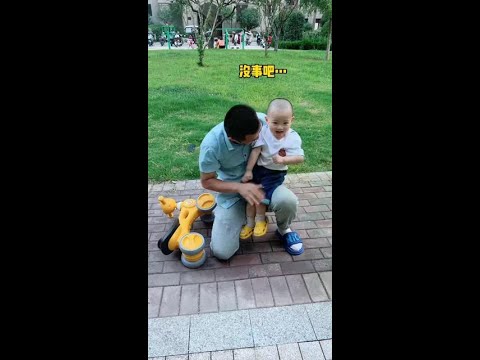 爸爸总是不陪儿子玩，这下就别怪兜兜翻脸了 #funny #cute #baby