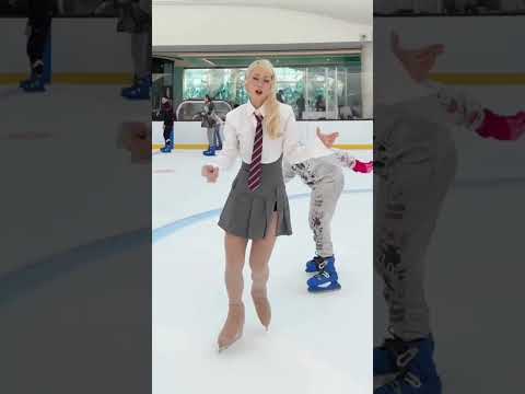 Jisoo Earthquake on the ice ⛸️❄️ 지수가 예뻐서 따라하다가 골로 갈뻔😇
