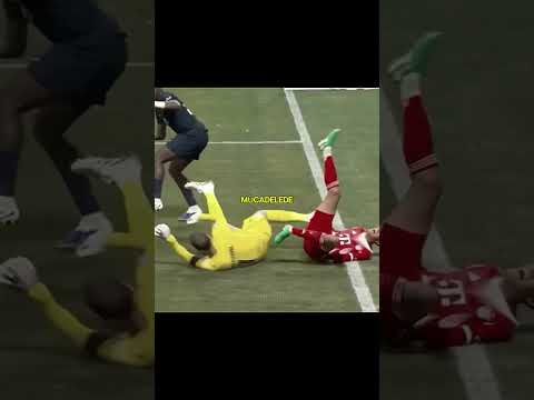 Kaleci Rakip Futbolcunun Kariyerini Bitirdi 😱🤯 #football #shorts