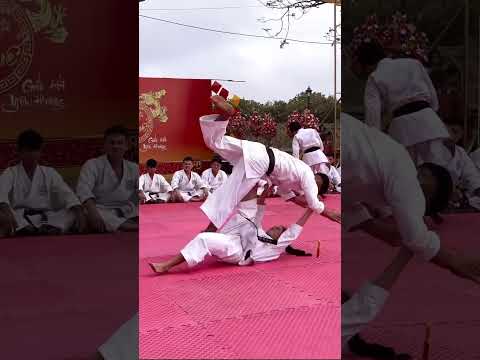 Con gái phải học võ phòng thân #vothuat #defence #karate #loitrankarate / Women’s self defense