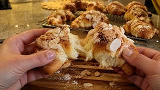Il bello è quando li spezzi… 🥐 CORNETTI MANDORLATI Super Soffici e Croccanti