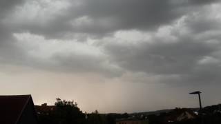 Gewitter über Bayern(Temperatur von 32 auf 22)