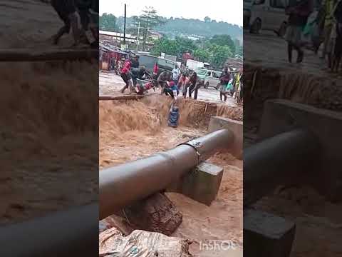@ Mưa Lũ & Đội Cứu hộ Có Mặt kịp thời #Shorts