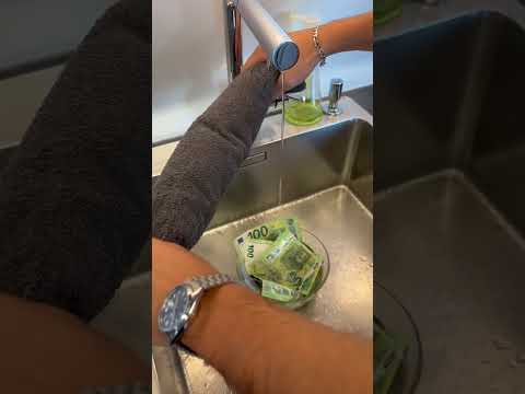 Ziehe das Handtuch zurück ohne dass das Handtuch nass wird