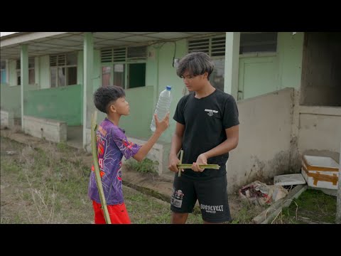 BERBURU HANTU LUCU