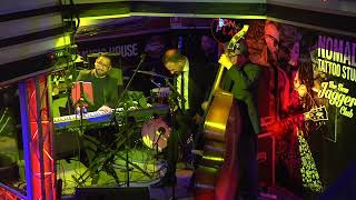 GEORGIA ON MY MIND (RAY CHARLES) TRES PARA CUATRO + EDUARDO BARRIOS - VIVO
