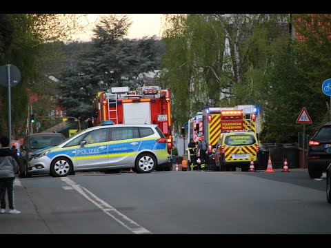 [F3Y Feuer in Wohnhochhaus in Langen] Einsatzfahrten der Feuerwehr und dem Rettungsdienst.