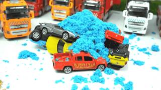 Construction Fun in the Sand | Excavator, Dump Truck And Road Roller Finding Toy Cars | TOTO TV