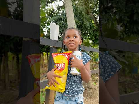 El Chavito recibió una papita… ¡y no sabía que venía de un buen corazón! 💖🍟