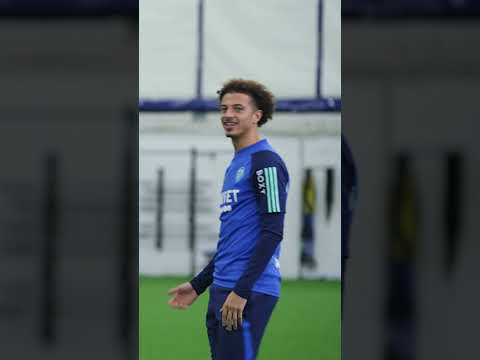 Ampadu v Shackleton! #leedsunited