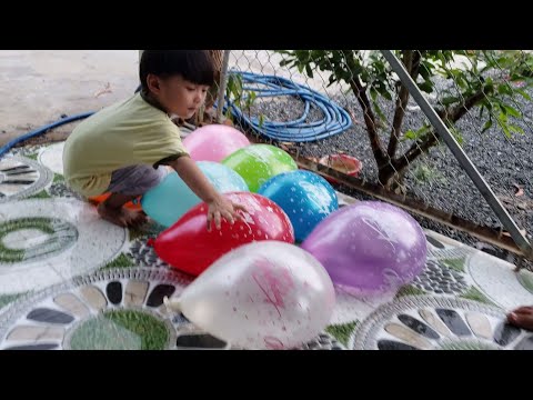 Đồ Chơi Trẻ Em Tin Siêu Còi ❤ Tin Và Anh Hai Chơi Trò Thử Thách Đập Bong Bóng Siêu Dai