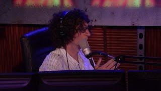 1994.12.14 Willie Nelson vs. Jackie in a joint-rolling contest (HTV)