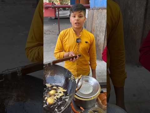 12 साल का बच्चा लगा रहा है Mumbai ka Famous Vada Pav #youtubeshorts #foodvlog #trending #streetfood