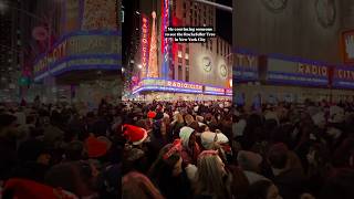 🎄 POV: Walking Through NYC During Christmas: Busy Streets, Tourists Everywhere / Radio City Hall