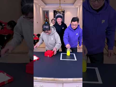 Stand Up The Bottle To Grab The Christmas Gift, See Who Can Get It#Funnyfamily