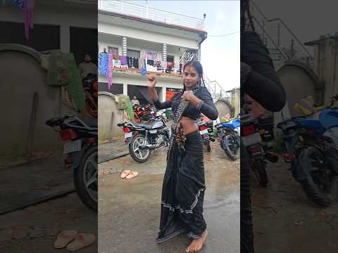 प्रिय भाभी बारिश में डांस कर रही हैदोस्तों#shortsvideo #shorts