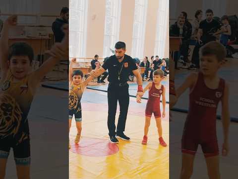 Арен на последних соревнованиях выиграл все схватки досрочно и не отдал ни одного балла