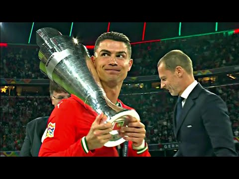 Cristiano Ronaldo, 40 anos, erguendo a taça de campeão da Liga das Nações! Portugal x Espanha