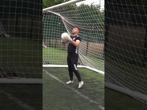 This was absolutely mental🤯 #goalkeepersave #balllancher #goalkeepertraining #goalkeeper #football