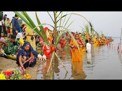 हमारे गाँव की महिलाएं धूम धाम से छठ मईया की पूजा कैसे करती है || Chhath maiya ki puja vidhi ||