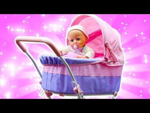 Una carrozzina nuova per la bambola Baby Annabelle! Video per bambini piccoli e giochi con bambole