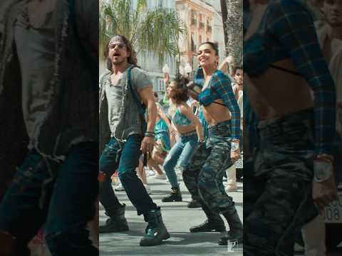 Hitting the floor with this energy🙌 | #JhoomeJoPathaan | #Pathaan | #ShahRukhKhan | #DeepikaPadukone