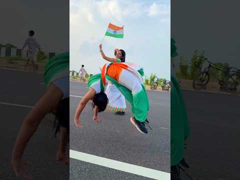गज़ब की कलाकारी है लड़कियों की 🇮🇳 1 लाइक तो बनता है #independenceday #15august #arrahman #shalukirar