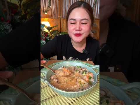 อากาศครึ่มทั้งวัน ทำข้าวต้มทรงเครื่องใส่หมูสับ กุ้ง หมึก เครื่องแน่นมาก