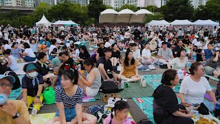 한강공원 주말 인파와 풍경, 드론쇼와 불꽃놀이에도 질서 정연한 선진국 서울 시민들! 2025 코리안드림 한강대축제. 광복 80주년 기념, 서울 여행 워커.