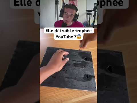 Cette YOUTUBEUSE détruit son propre trophée ?😅 (il est stylé en vrai) #10noblaze
