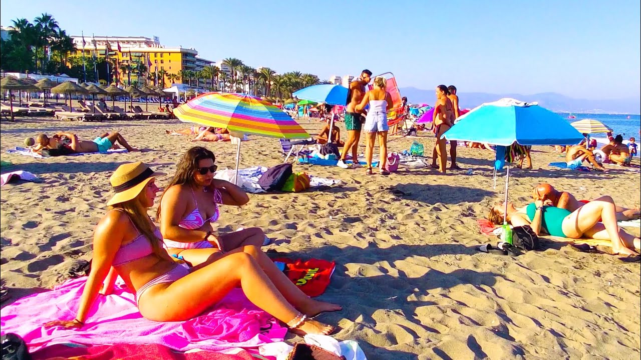 Spain Beach Walk ☀️ What can you see on the Bajondillo beach in Torremolinos 🏝️ Costa del Sol [4K]