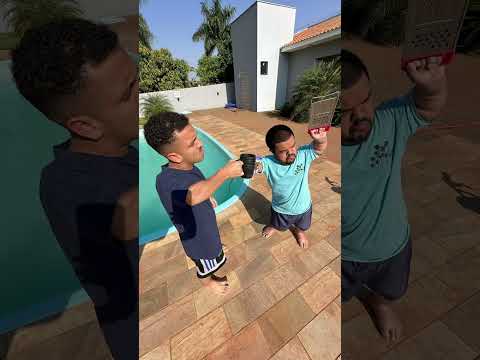 TENTE NÃO RIR