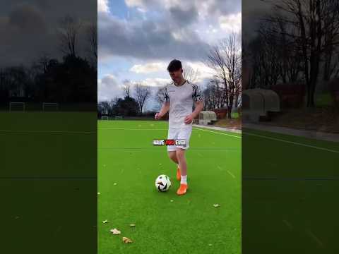 Football player rainbow flip कैसे कर लेते हैं || how to make a rambo flip #facts #shorts
