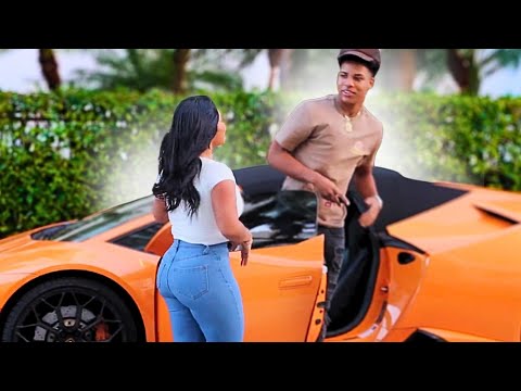 Ela ignorou ele na rua... mas tudo mudou quando viu a Lamborghini!