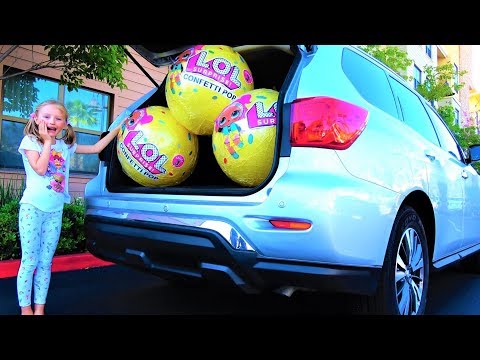 Гигантские Шары LOL CONFETTI в Маминой машине Видео для детей