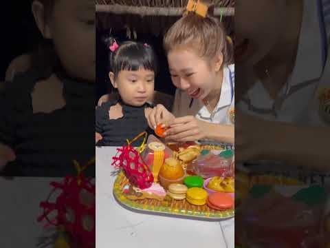 Bánh hôm nay kì lạ ? | Bé Sún #besun #samsam #shorts