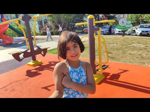 EYVAH"Meryem parkta spor aletleriyle spor hareketlerinin deniyor #eğlenceliçocukvideosu @elifsinemtv