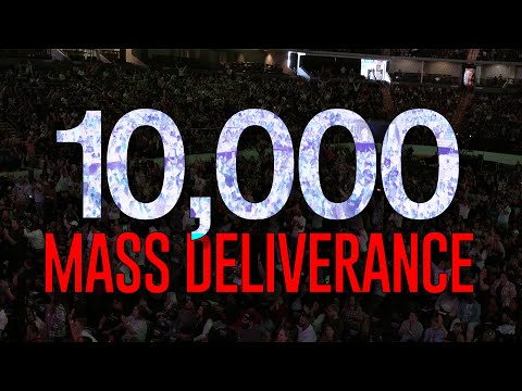 Leading 10,000 Through Mass Deliverance @ Chicago Stadium!