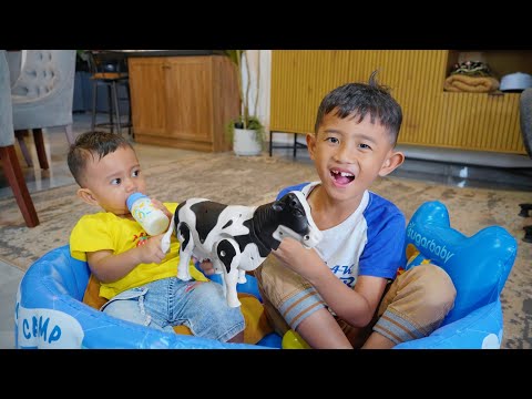 AZAM NANGIS REBUTAN MAINAN SAPI 😭 BERMAIN DI RUMAH