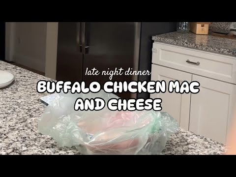 BUFFALO CHICKEN MAC AND CHEESE