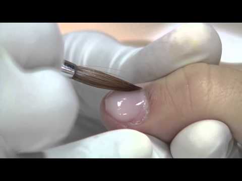 Conheça a técnica do alongamento para quem tem as unhas roÃdas!