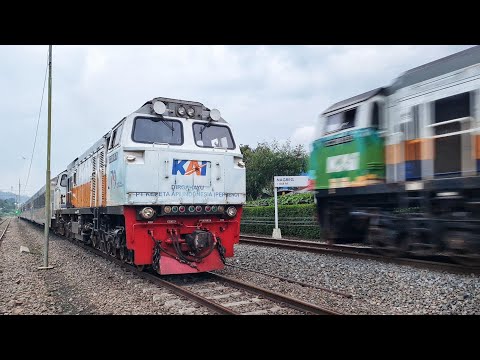 KERETA KOSONG 7 EKSEKUTIF TANPA PENUMPANG SATUPUN DIDALAMNYA !